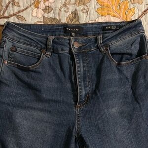 Women’s Tahari high-rise skinny jeans. Ella style size 6.